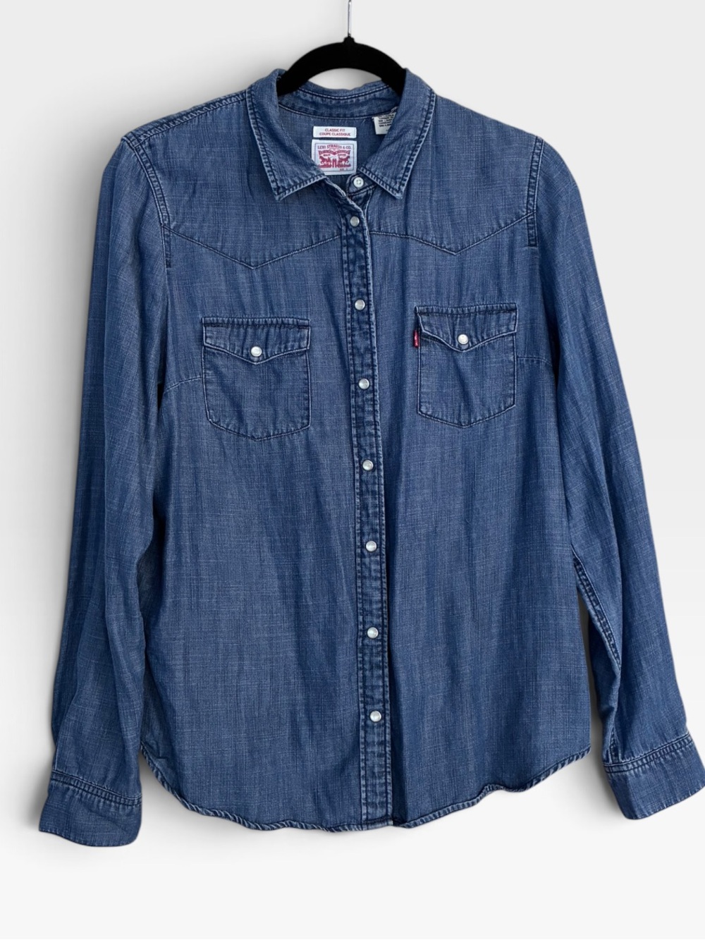 Levi's Women's Indigo Denim Button-Down Shirt sz large